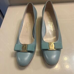 Salvartore Ferragamo Vara pumps size 8.5 2 B which is narrow, made in Italy